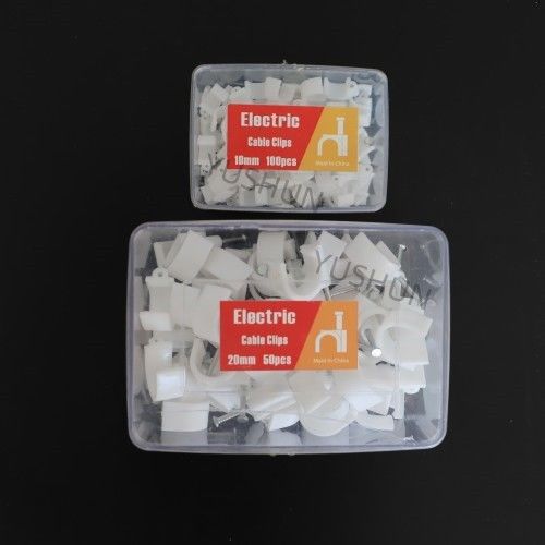 Bene durevole facendo uso di vari collarini per cavi piani di colore bianco o nero o di plastica per i cavi