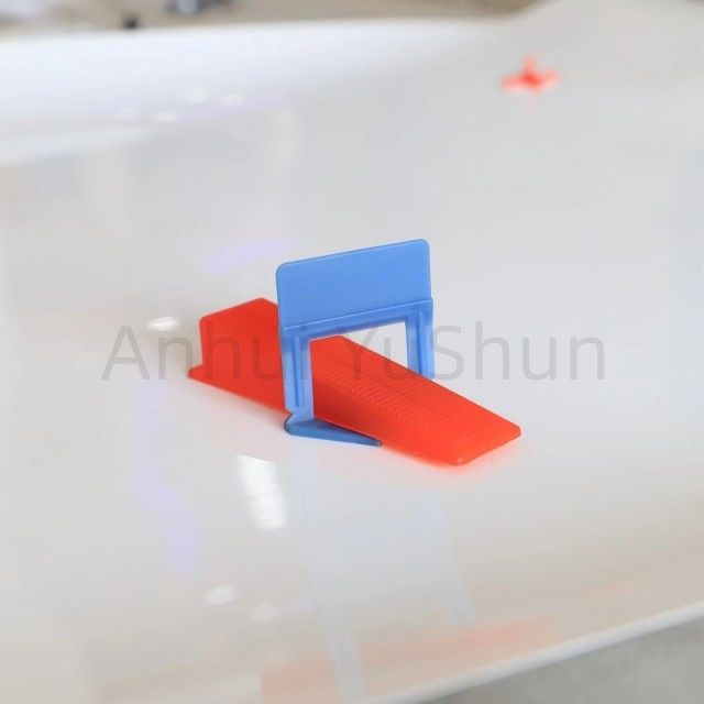 Mattonelle nere di 1.0mm che livellano le clip ed i distanziatori dei cunei per la pavimentazione della plastica
