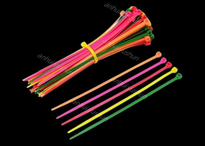 Il forte auto che chiude gli involucri a chiave di plastica resistenti dello zip delle fascette ferma-cavo del nylon 66 non si rompe mai