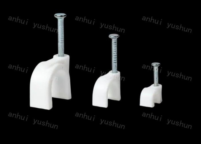 Clips per cavi in plastica facili da installare per usi interni/esterni con caratteristiche e vantaggi