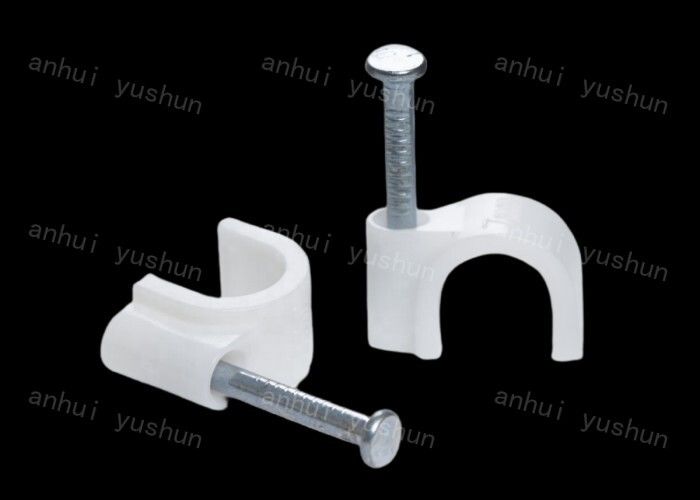 Fermacavi in ​​plastica da 10 mm Tipo di chiodo facile da installare Fermacavo circolare in plastica bianca da 4 mm a 25 mm con chiodo